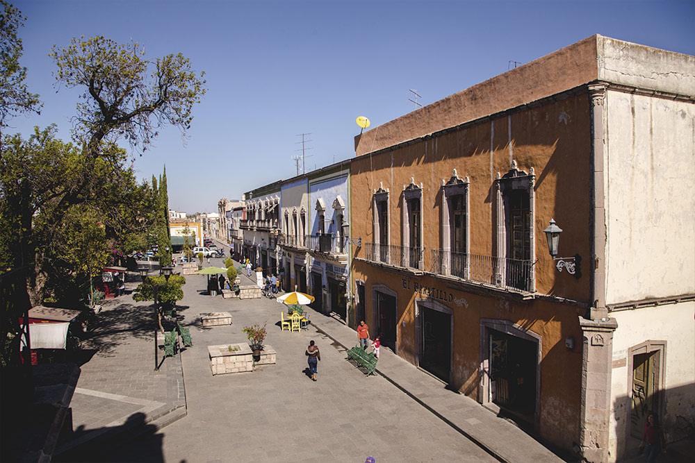 Entrega Jerez 45 dobles nacionalidades a hijas e hijos de migrantes jerezanos