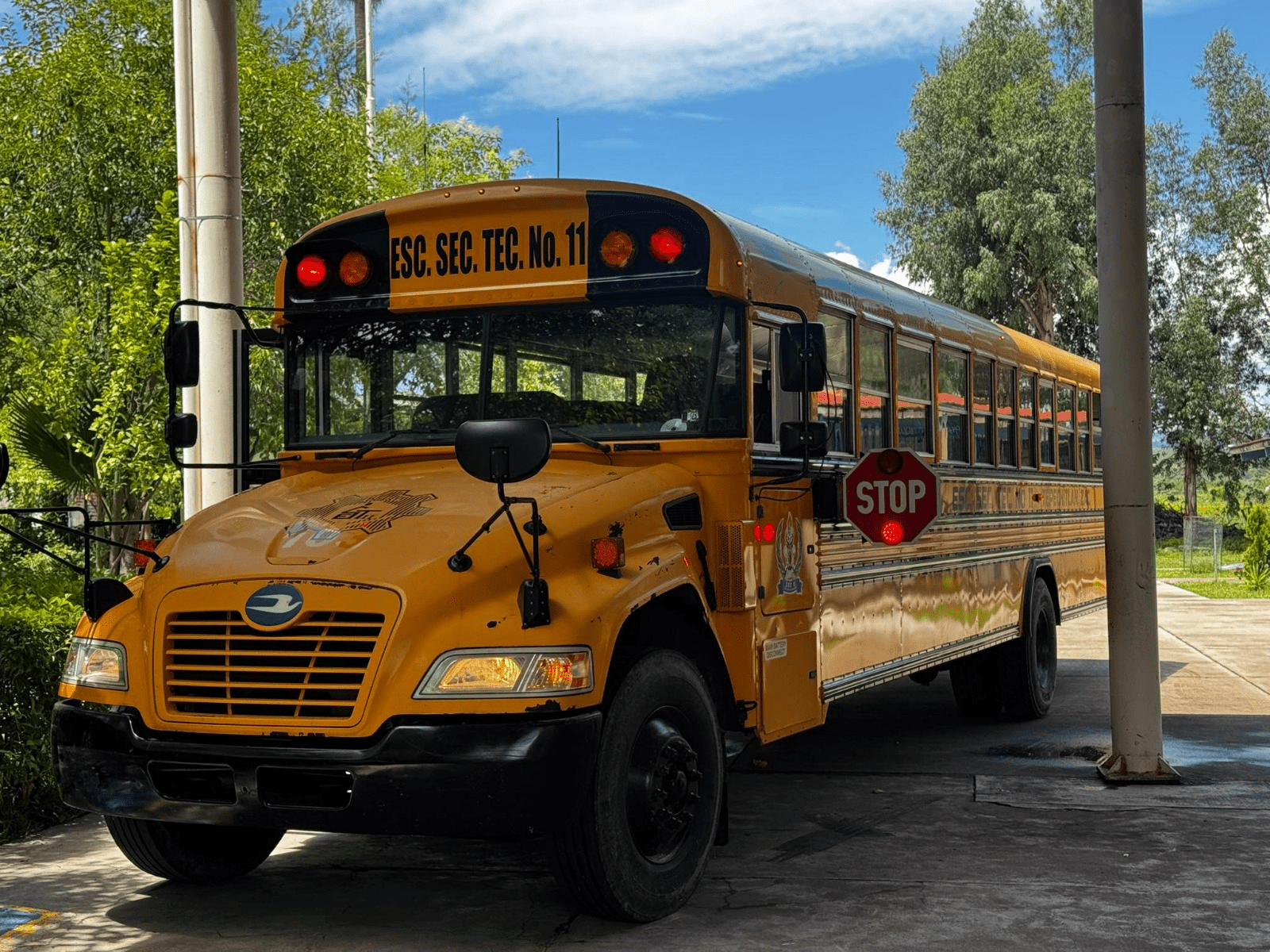 Recibe secundaria de Tepechitlán camión escolar