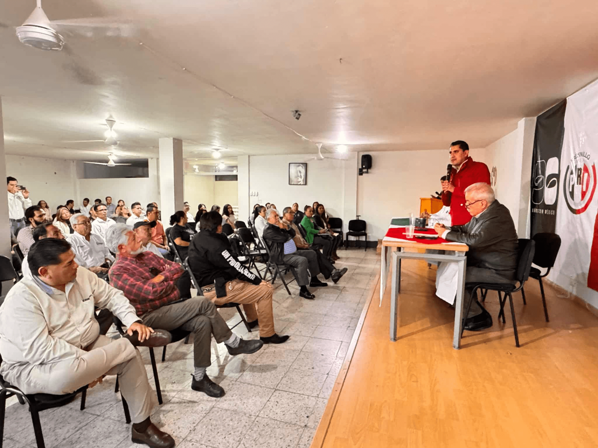 Rinden cuentas funcionarios fresnillenses ante comunidad priísta