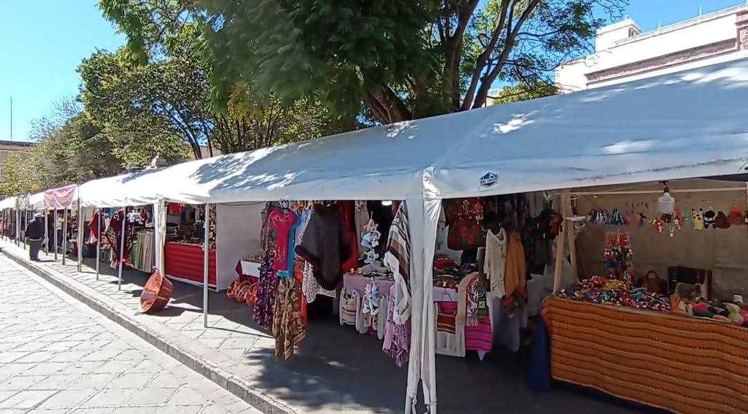 Defiende Varela instalación de artesanos y alerta por su seguridad personal