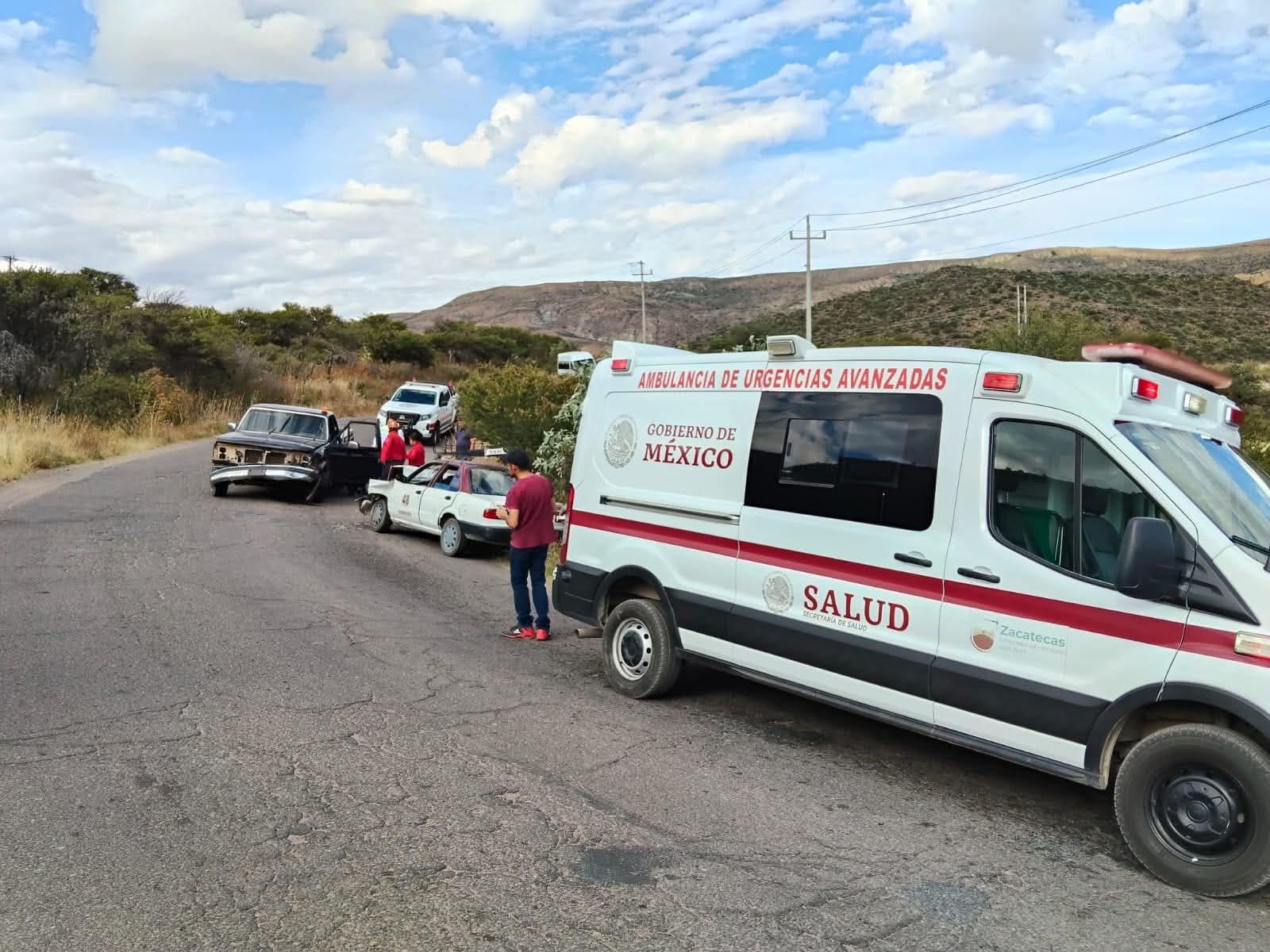 Impactan taxi y camioneta en Sombrerete 