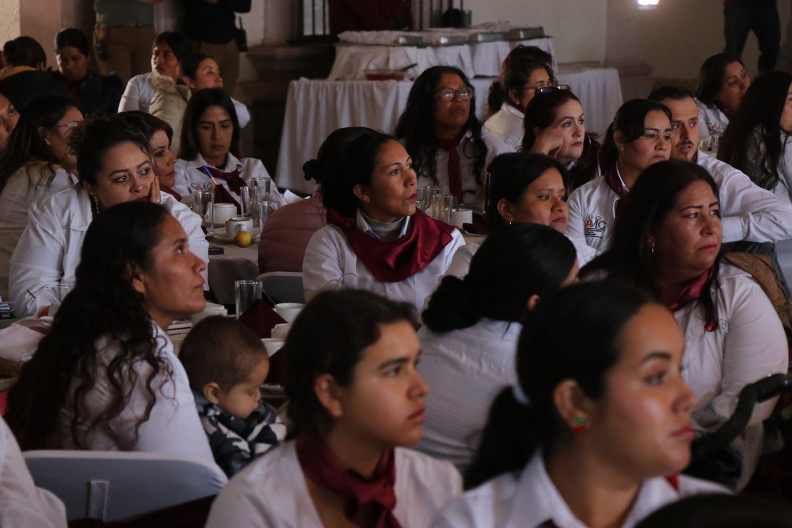 Entregan estímulos económicos a orientadoras de los CAIC