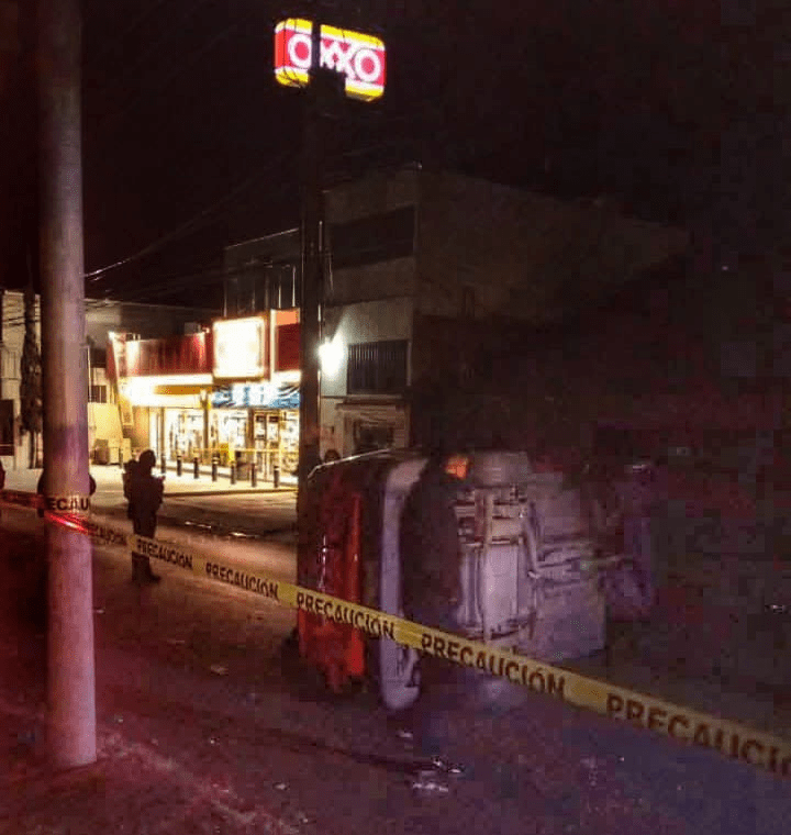 Muere conductor tras fuerte volcadura en el bulevar López Portillo