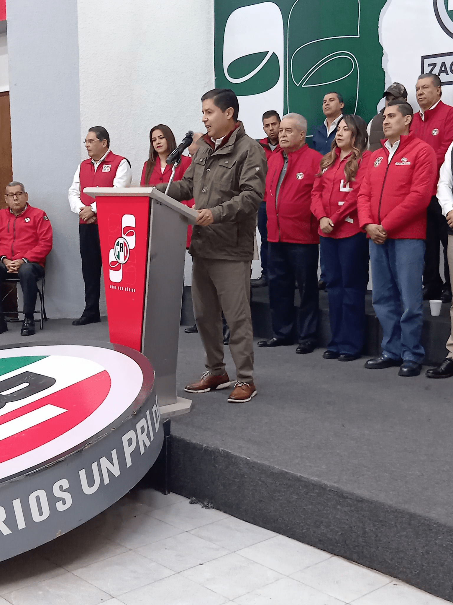 Acata Enrique Flores inhabilitación de siete meses