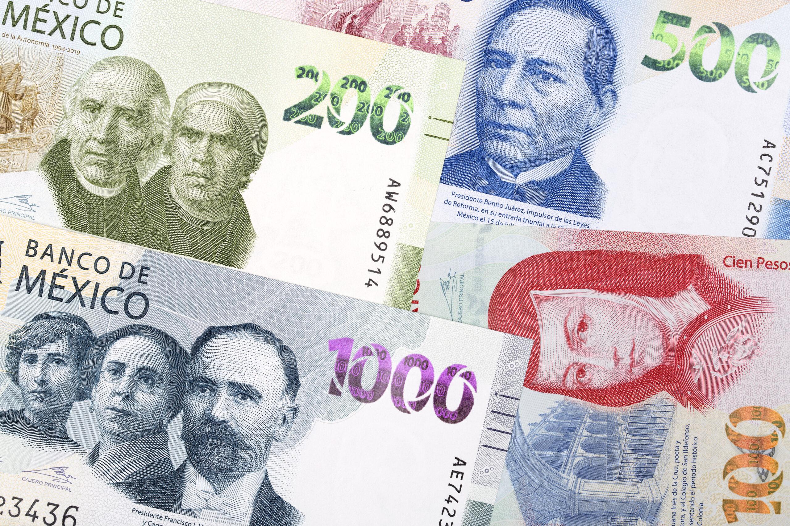 Inicia el peso la semana con ligera depreciación