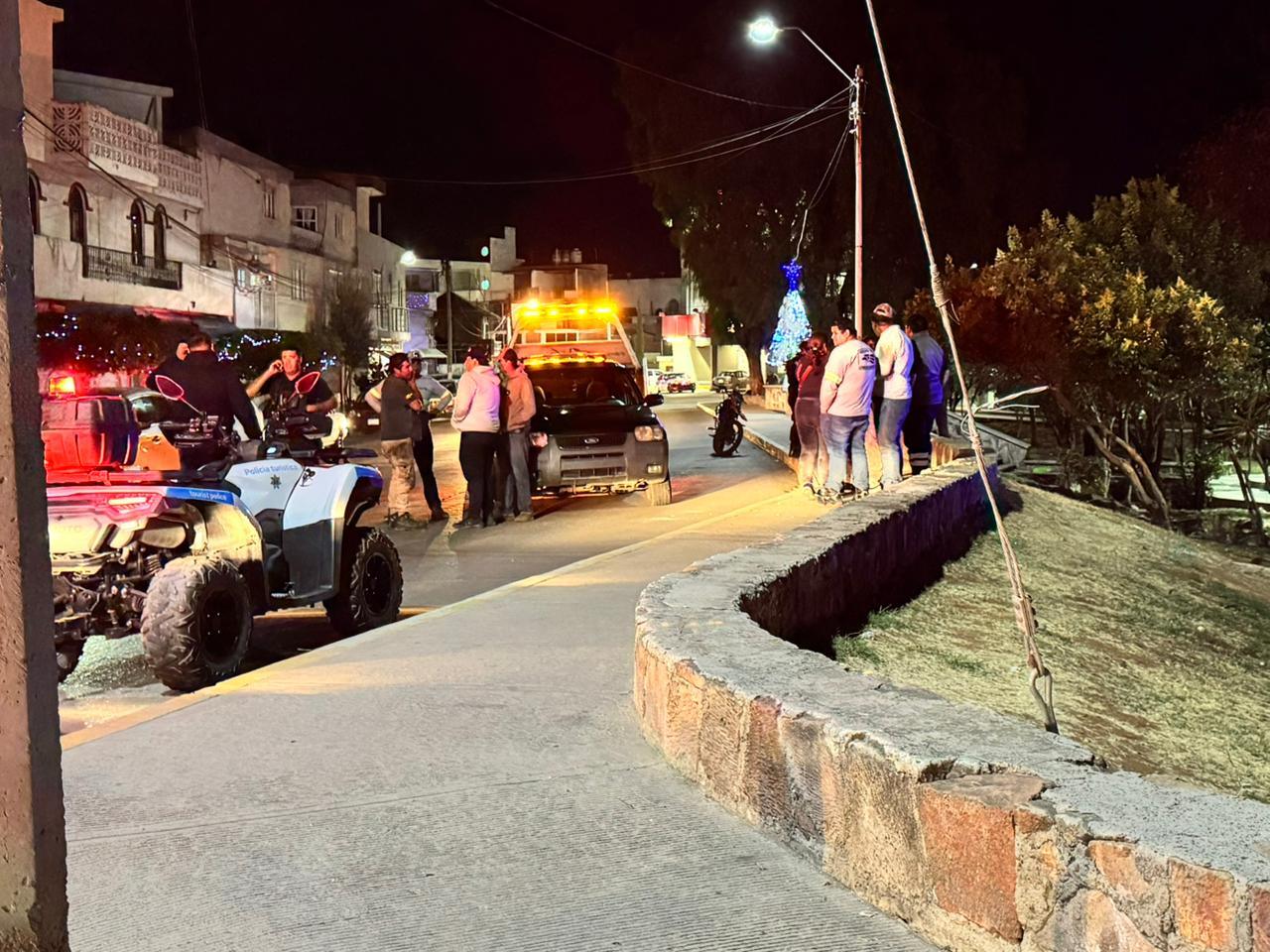 Sufre convulsión y pierde el control de su camioneta en Fresnillo