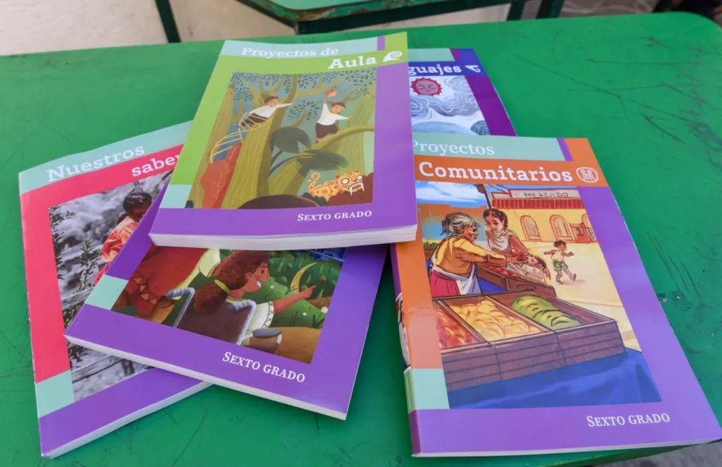 Tras despido de Arriaga revisan y perfeccionan contenidos de libros de texto