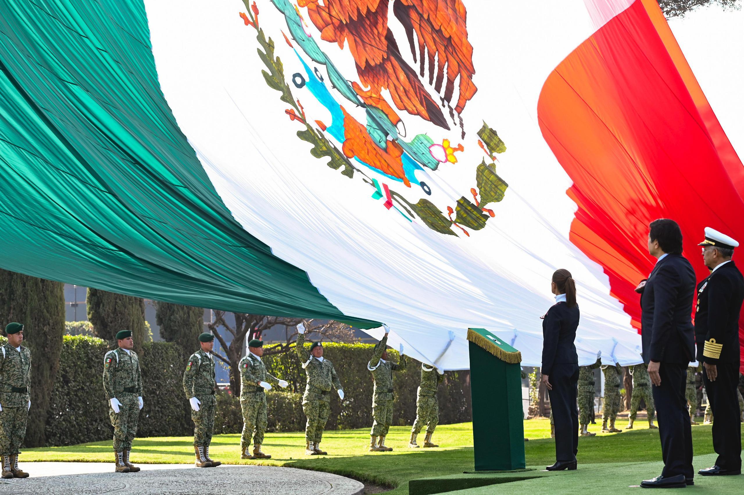 Proclama Sheinbaum grandeza nacional en emotiva ceremonia histórica