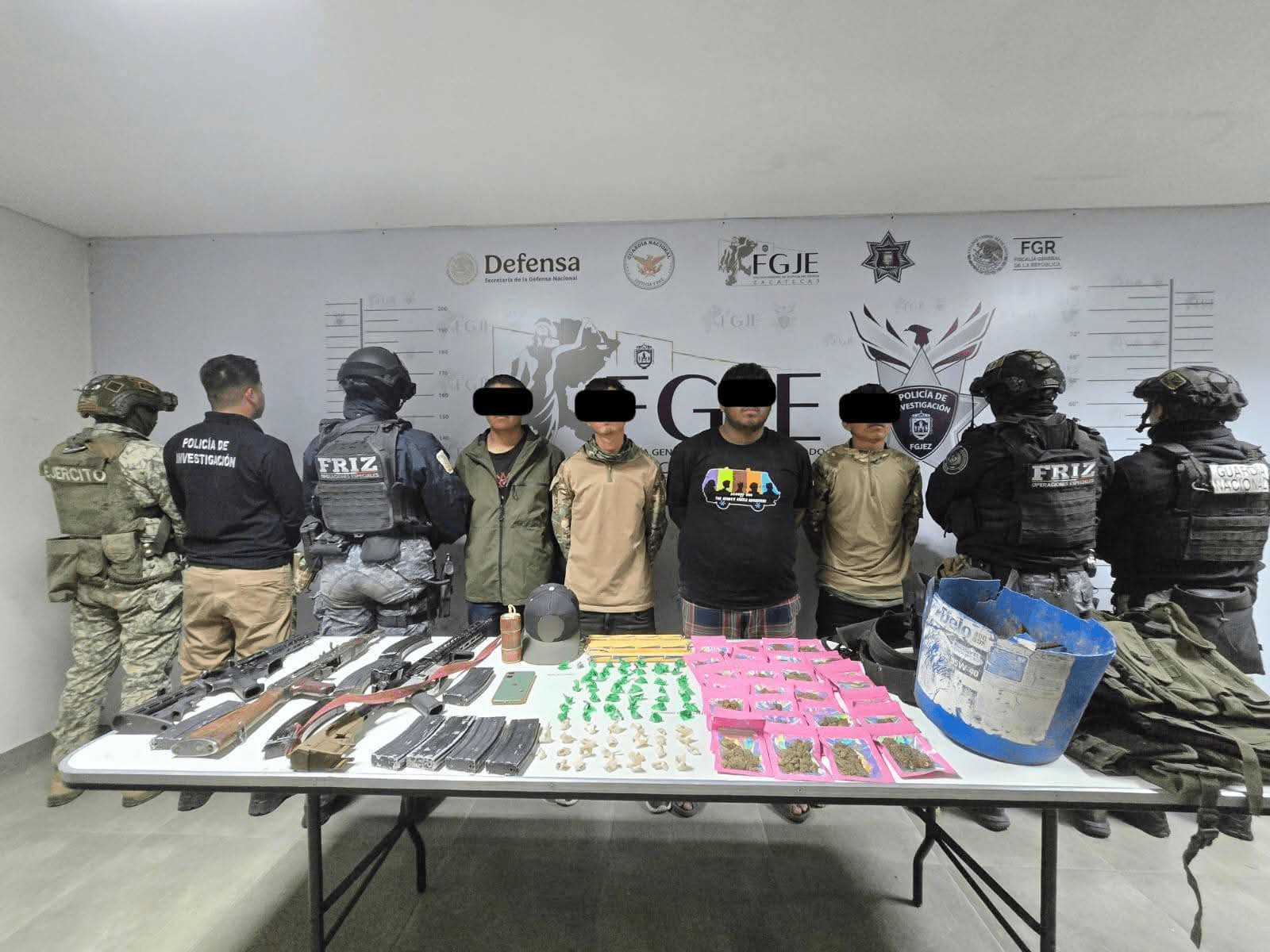 Detiene Ejército a 4 en Jerez y Tepechitlán; asegura armas, explosivos y droga