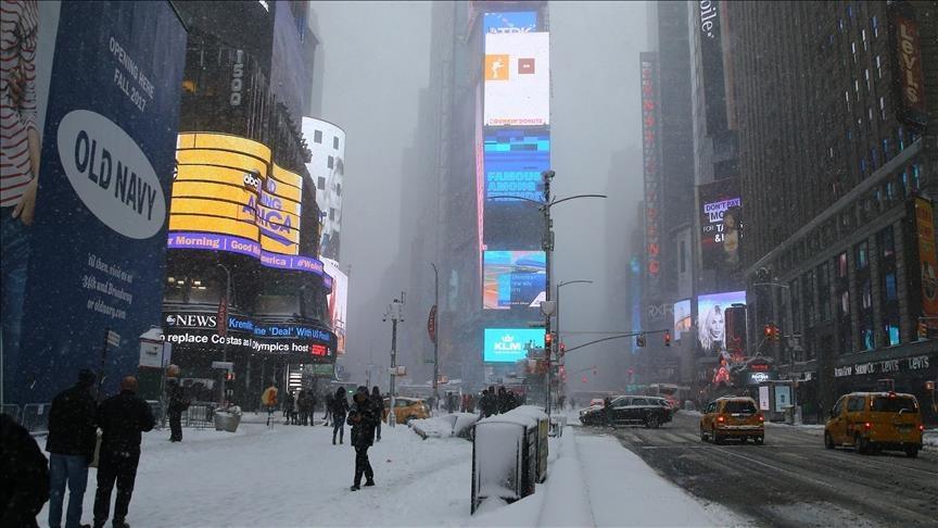 Enfrenta tormenta invernal noreste de EE. UU. con caos y vuelos cancelados