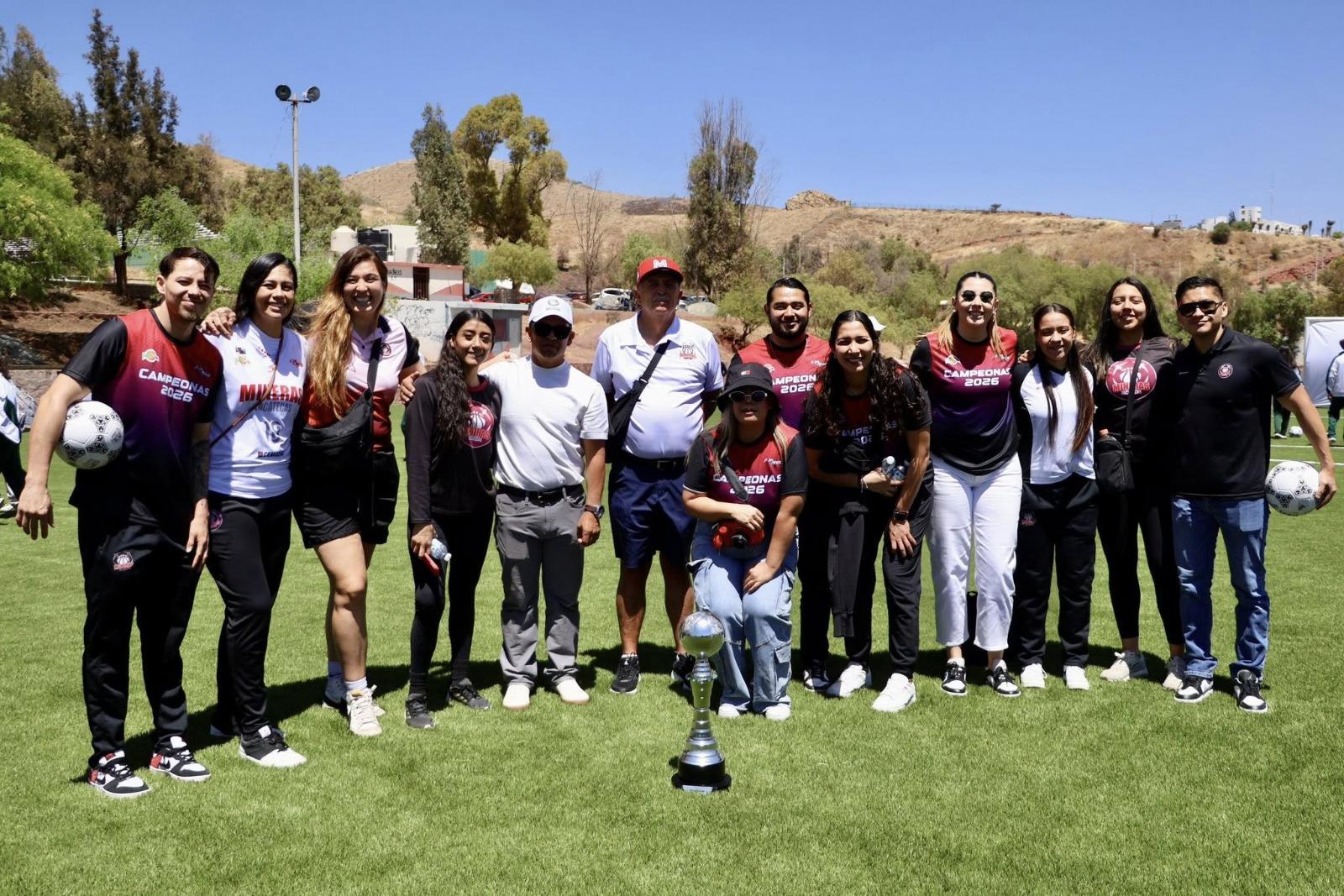 Entregan campo renovado en unidad deportiva clave – Alkimia Noticias