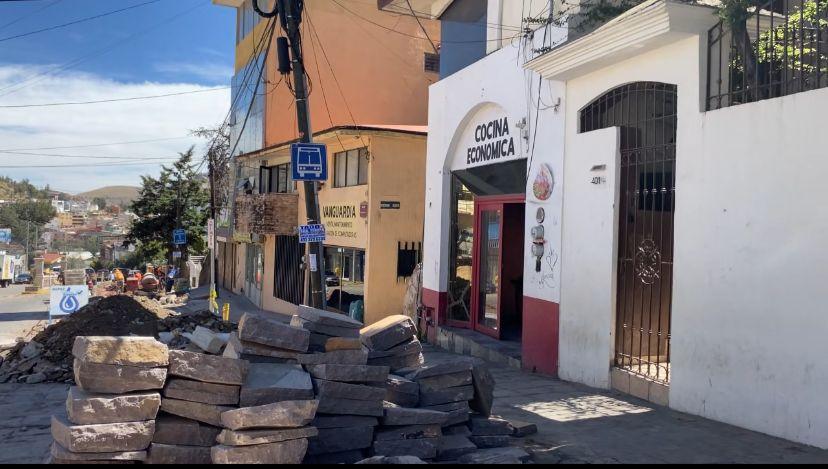 Resienten comerciantes caída de ventas por obras en avenida Quebradilla
