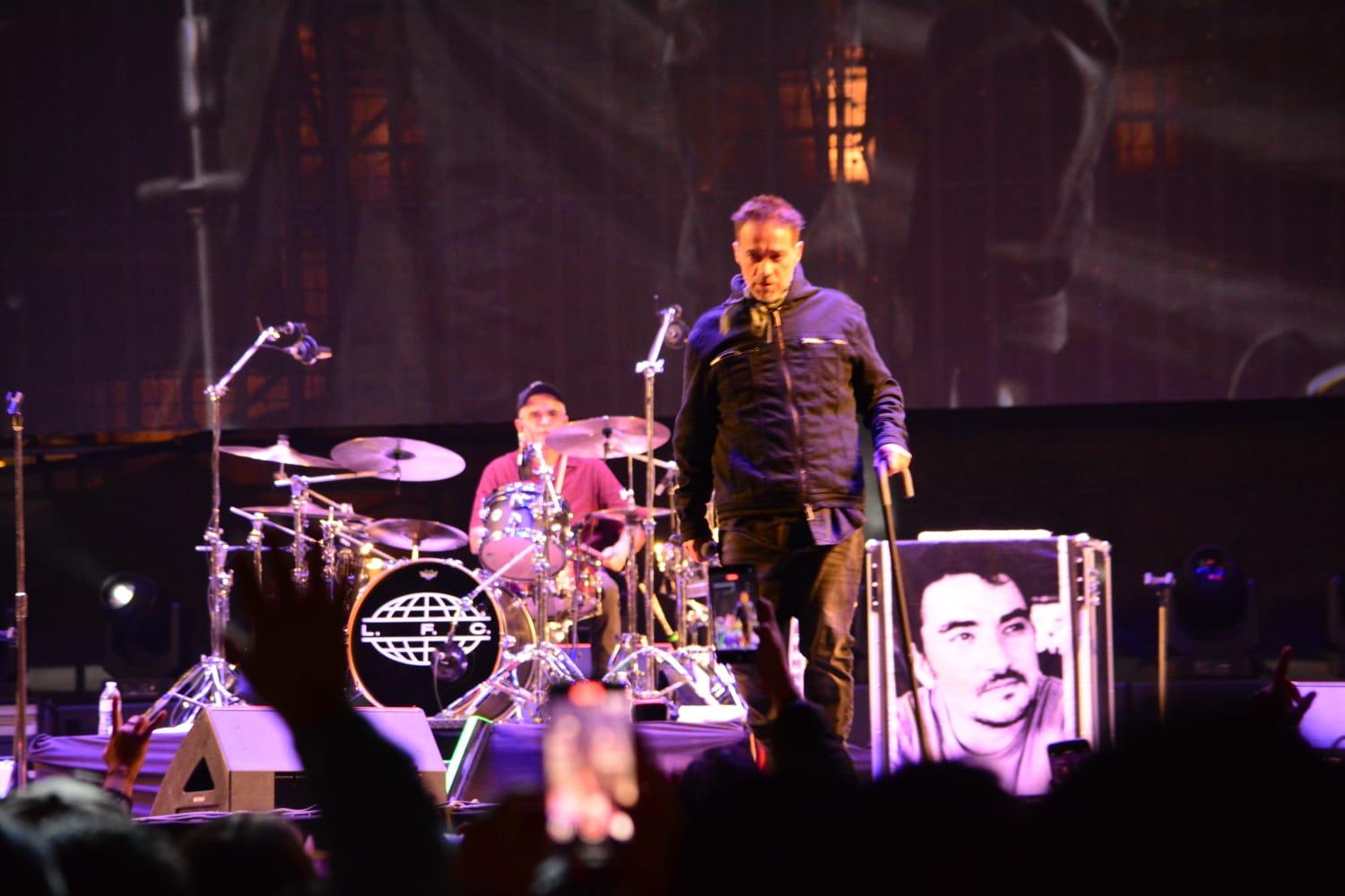 Abarrotan Los Fabulosos Cadillacs la Plaza de Armas en el FCZ