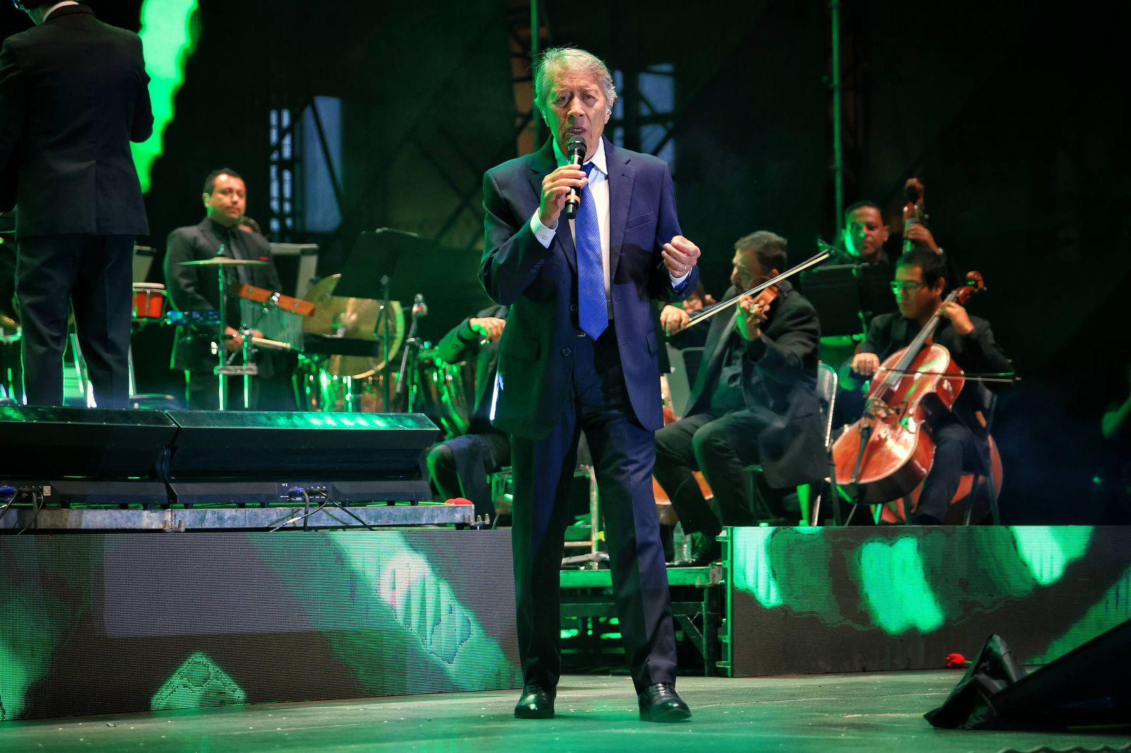 Fusionan Napoleón y Mocedades voces y sinfónico