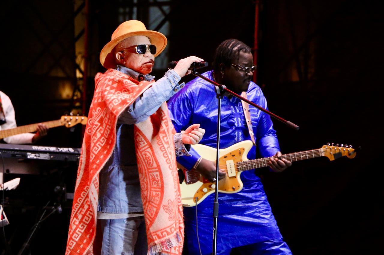 Deslumbra Salif Keita en la recta final del 40 Festival Cultural Zacatecas