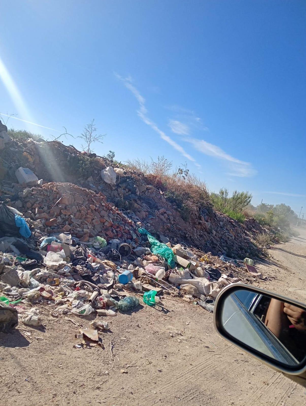 Crece basurero clandestino en acceso a colonia del Sol en Fresnillo
