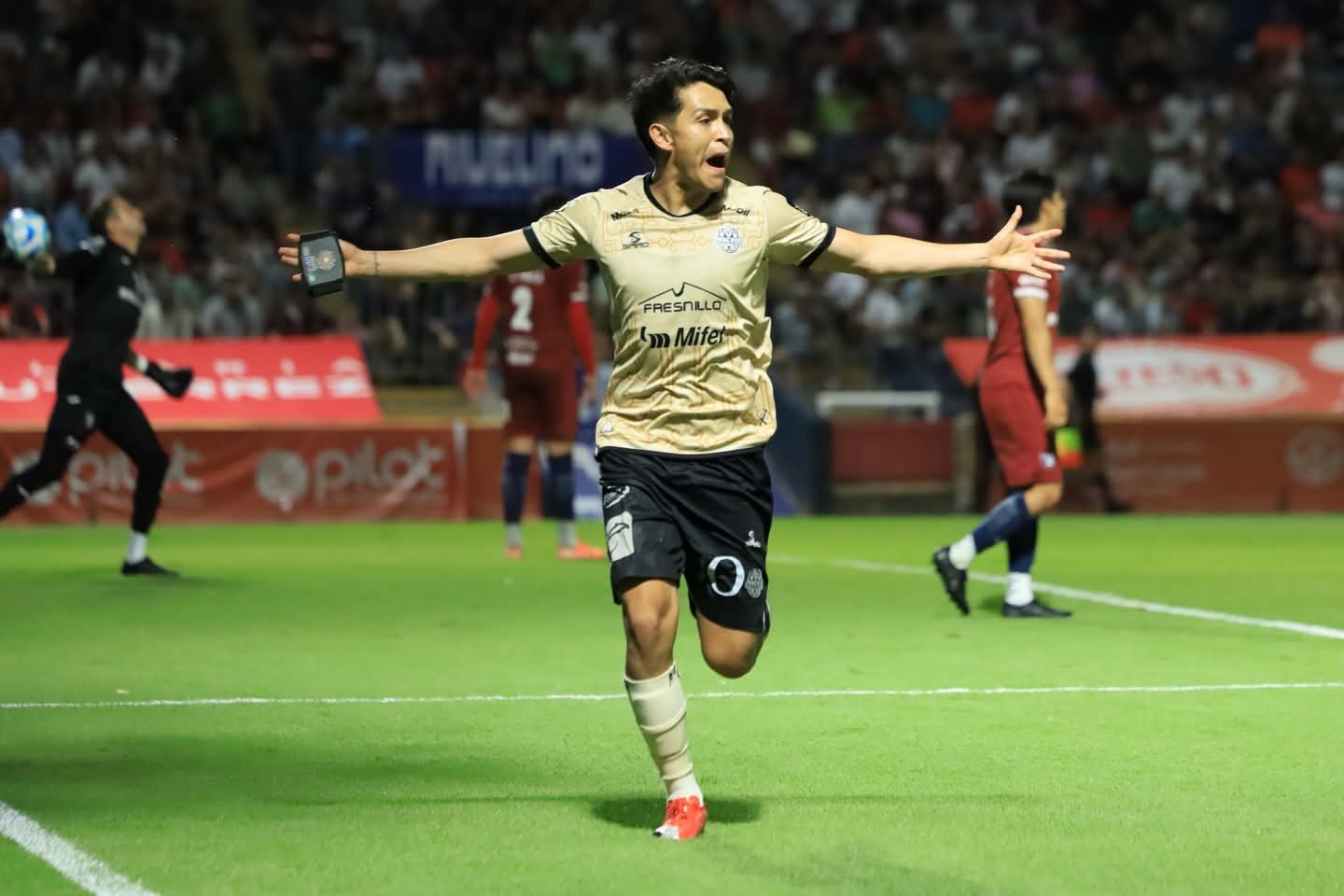 Reconocen a José “Chato” Ávila en el 11 Ideal del Clausura 2026