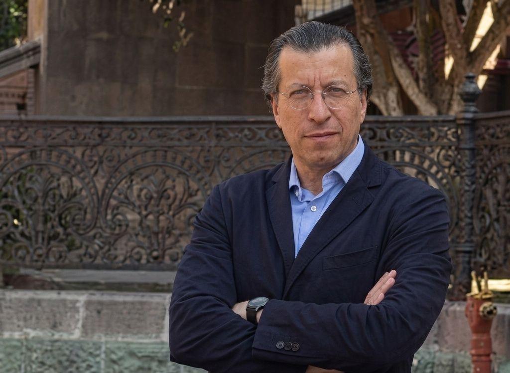 Gana el ensayista Víctor Manuel Mendiola Premio Iberoamericano Ramón López Velarde