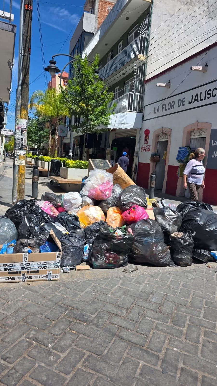 Exhiben basura acumulada por fallas en servicio de recolección en Tlaltenango