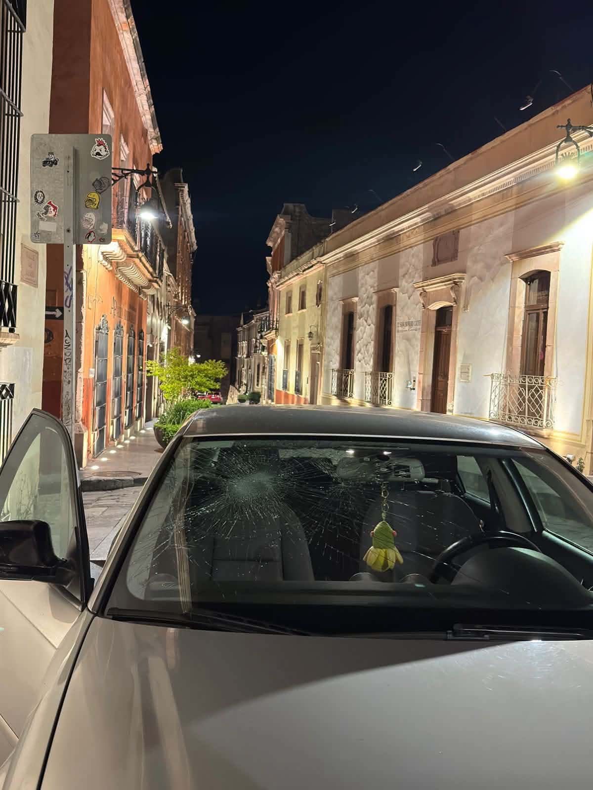 Denuncian daños a vehículos en pleno Centro Histórico