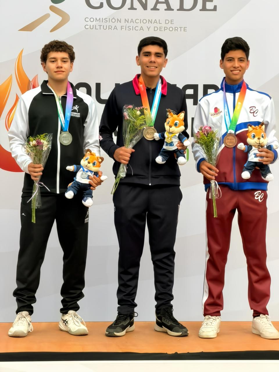 Conquista estudiante zacatecano doble oro nacional en frontón