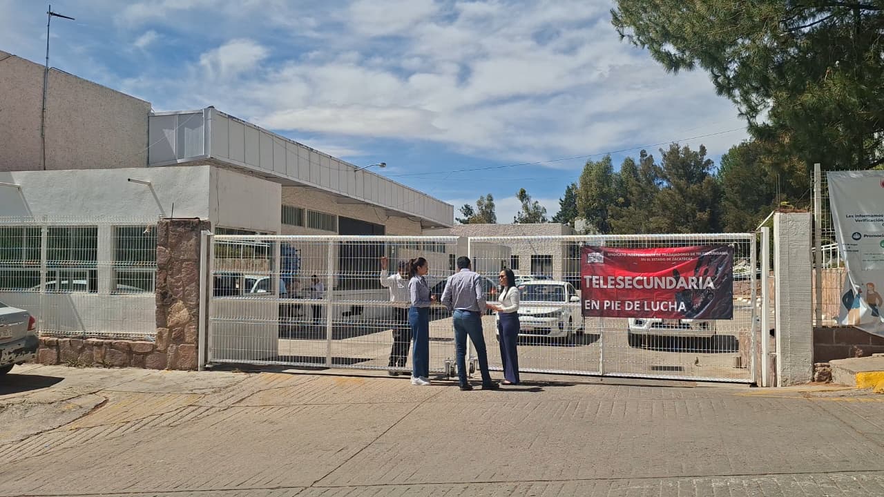 Rompen diálogo con telesecundarias y crece tensión por pago de hora 32