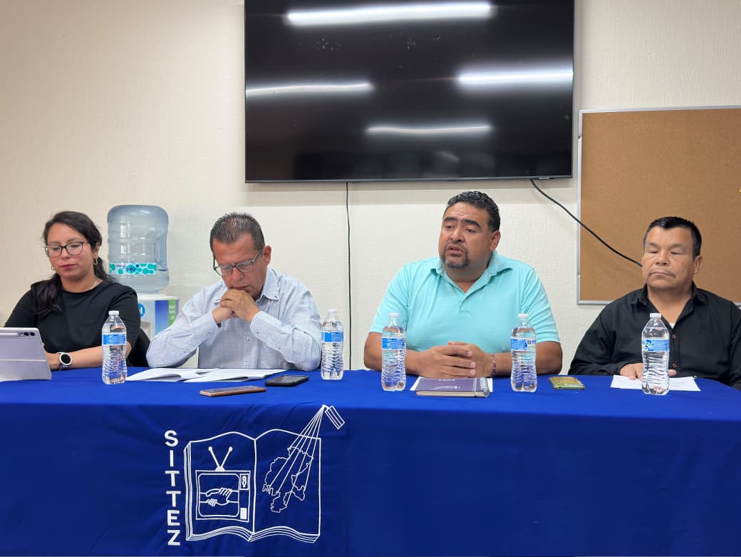 Escalan protestas de telesecundarias, 35 mil alumnos siguen sin clases