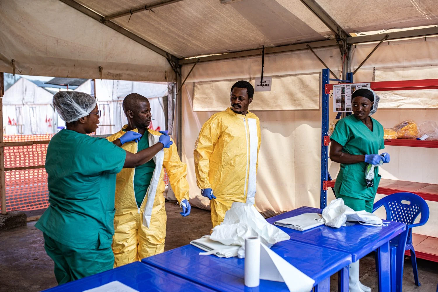 Médico humanitario da positivo a ébola en Francia
