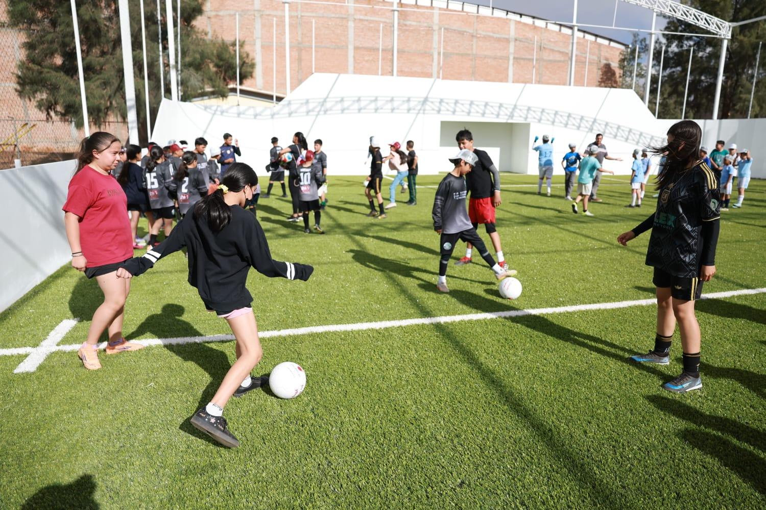 Impulsa Gobernador más de 100 canchas deportivas en Zacatecas