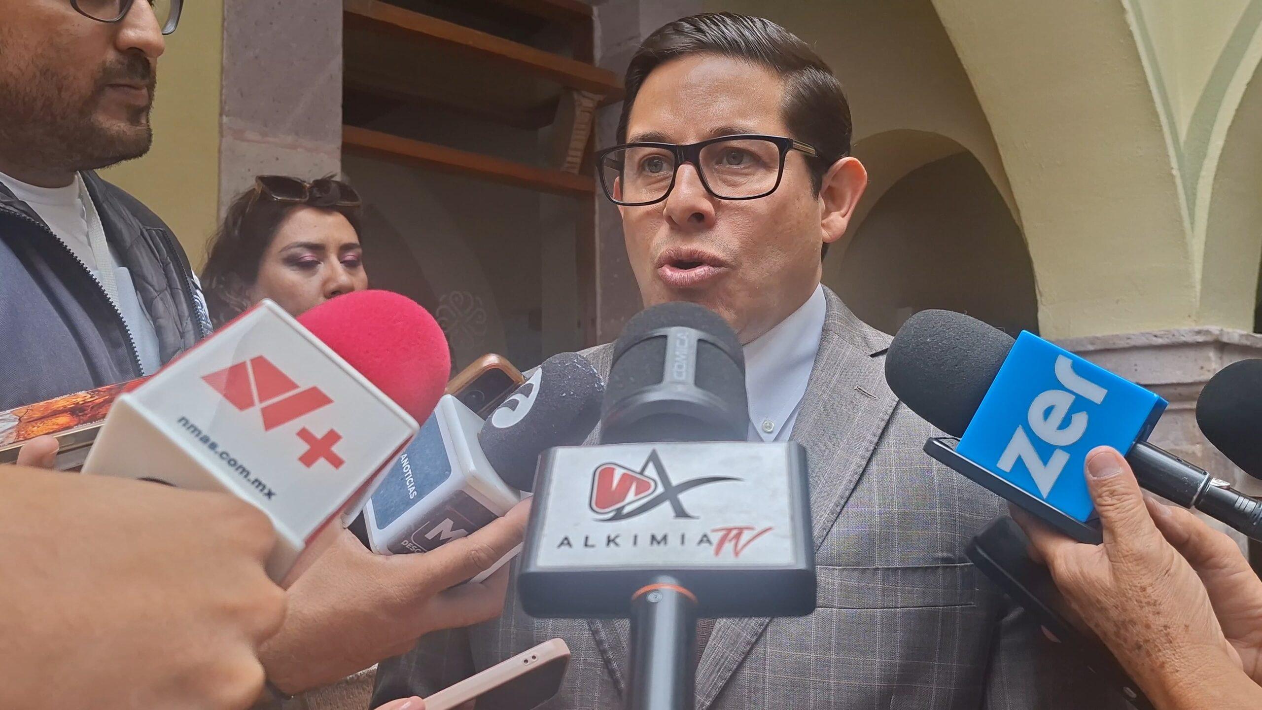 Llama Economía a resolver por vía legal paro en mina