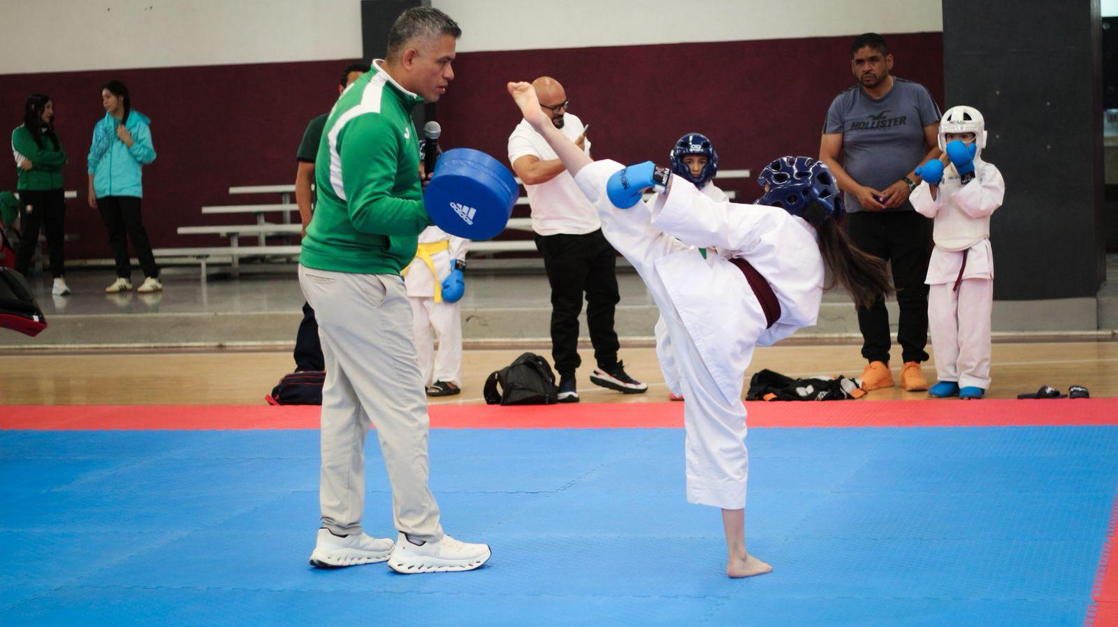 Padres de familia se integran a evaluación de grados de la Asociación de Karate de Zacatecas
