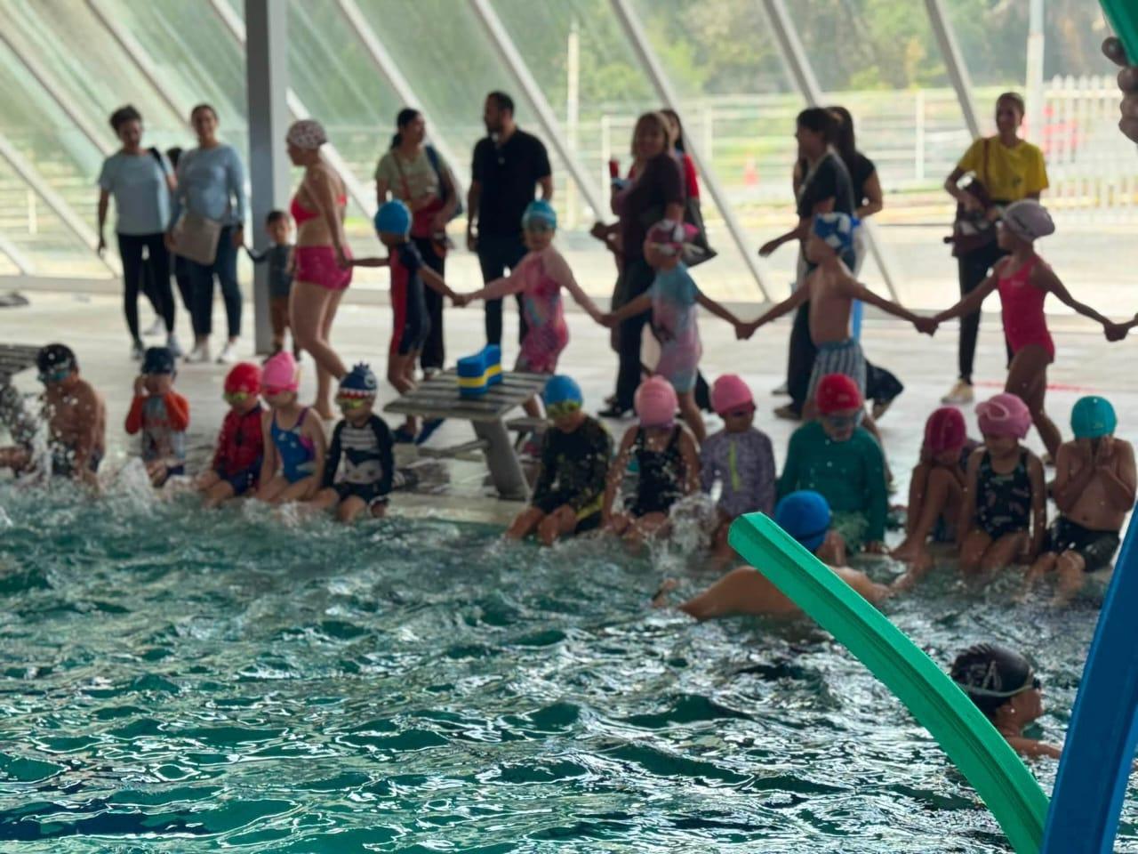 Arranca Curso Intensivo de Natación 2026 con cientos de participantes