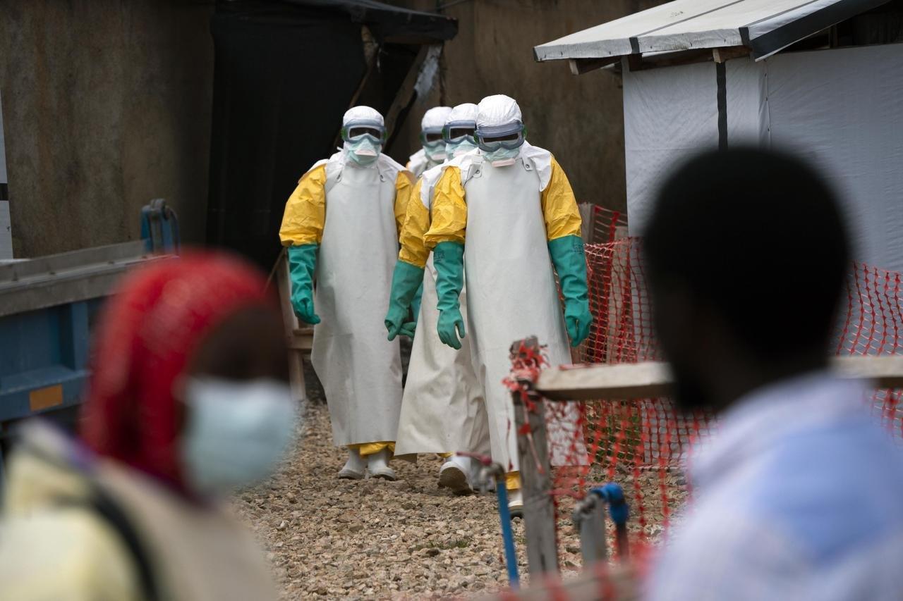 Aumentan a 999 las muertes por brote de ébola en Congo