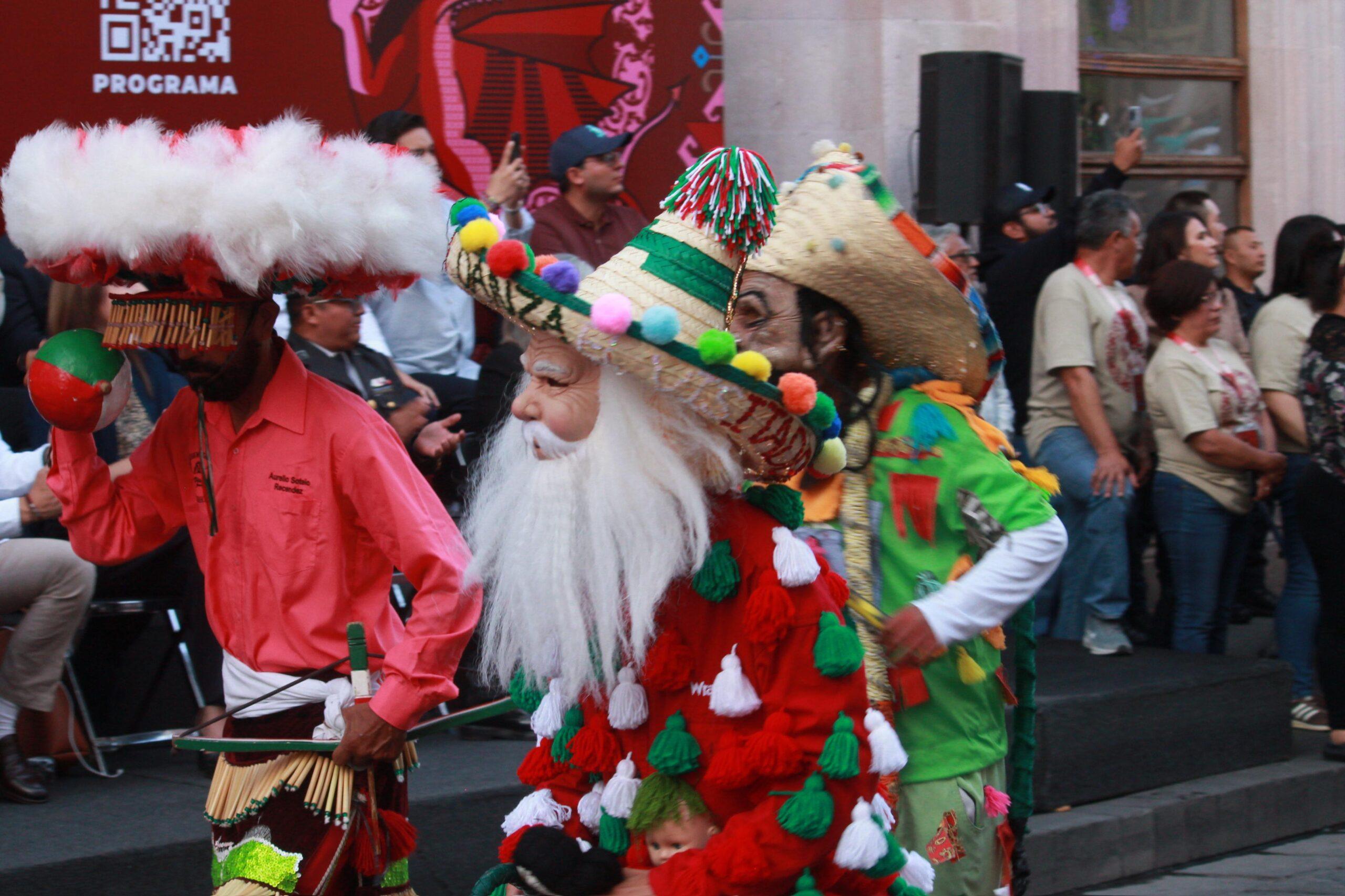 Desborda color y tradición el desfile inaugural del Festival Zacatecas del Folclor Internacional