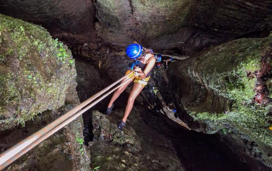 Desaparecen cuatro turistas en grutas en Puebla; lluvias complican el rescate
