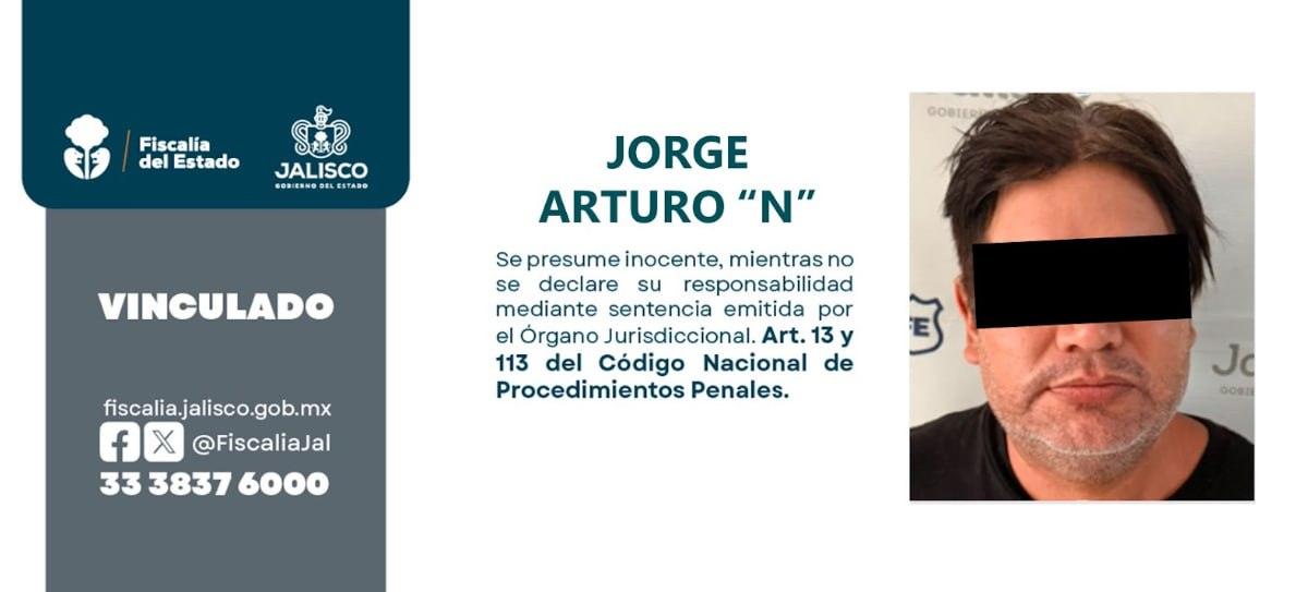 Procesan a trabajador de escuela de natación por presunto abuso infantil