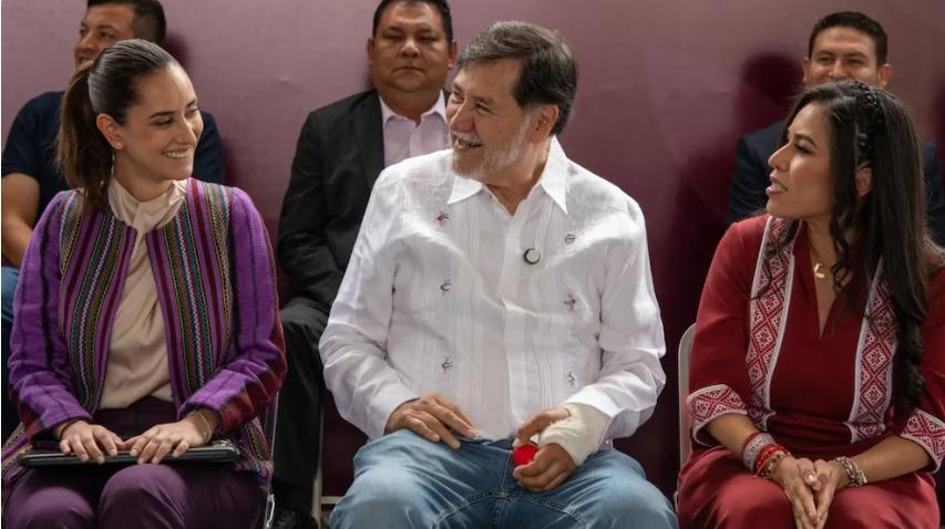 Rinde senadora de Hidalgo su informe con imitadora de Claudia Sheinbaum