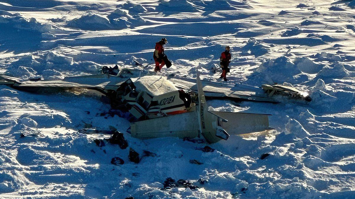 Mueren ocho personas tras desplome de avión chárter en Alaska