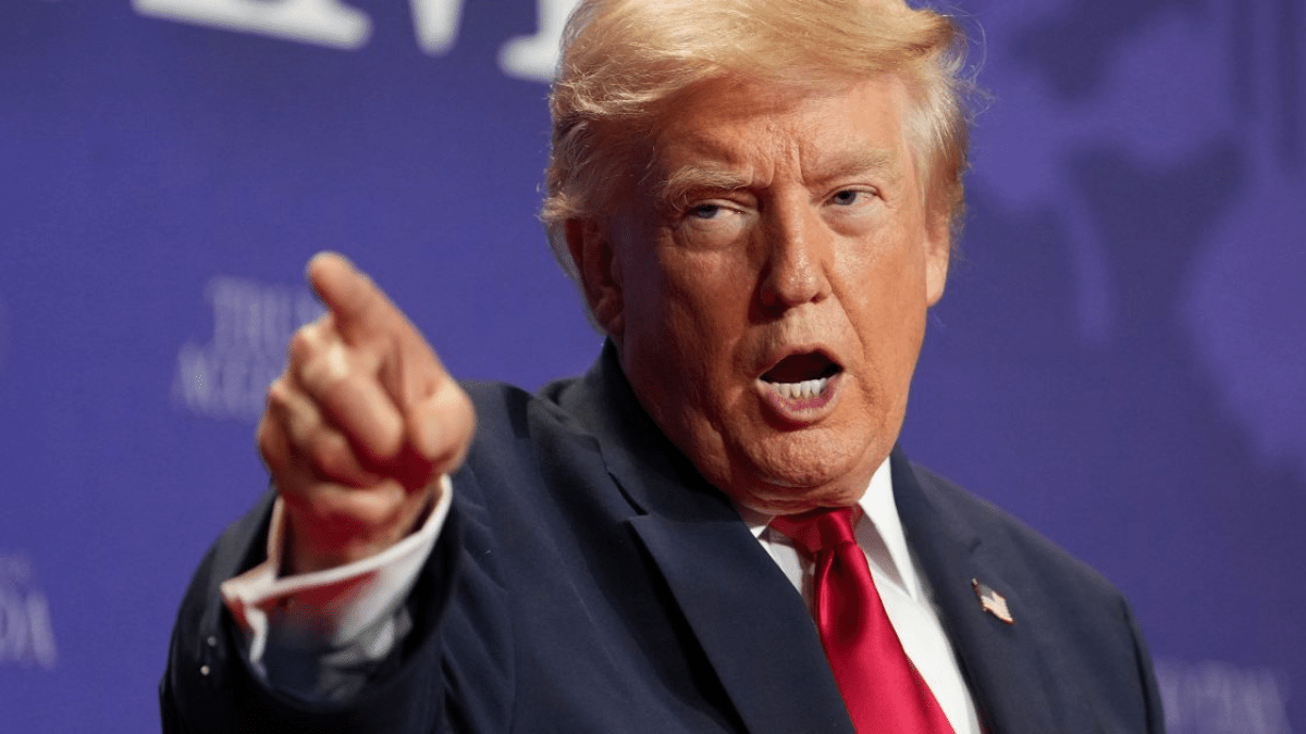 Exige Trump rendición a Irán y amenaza con bombardear Omán
