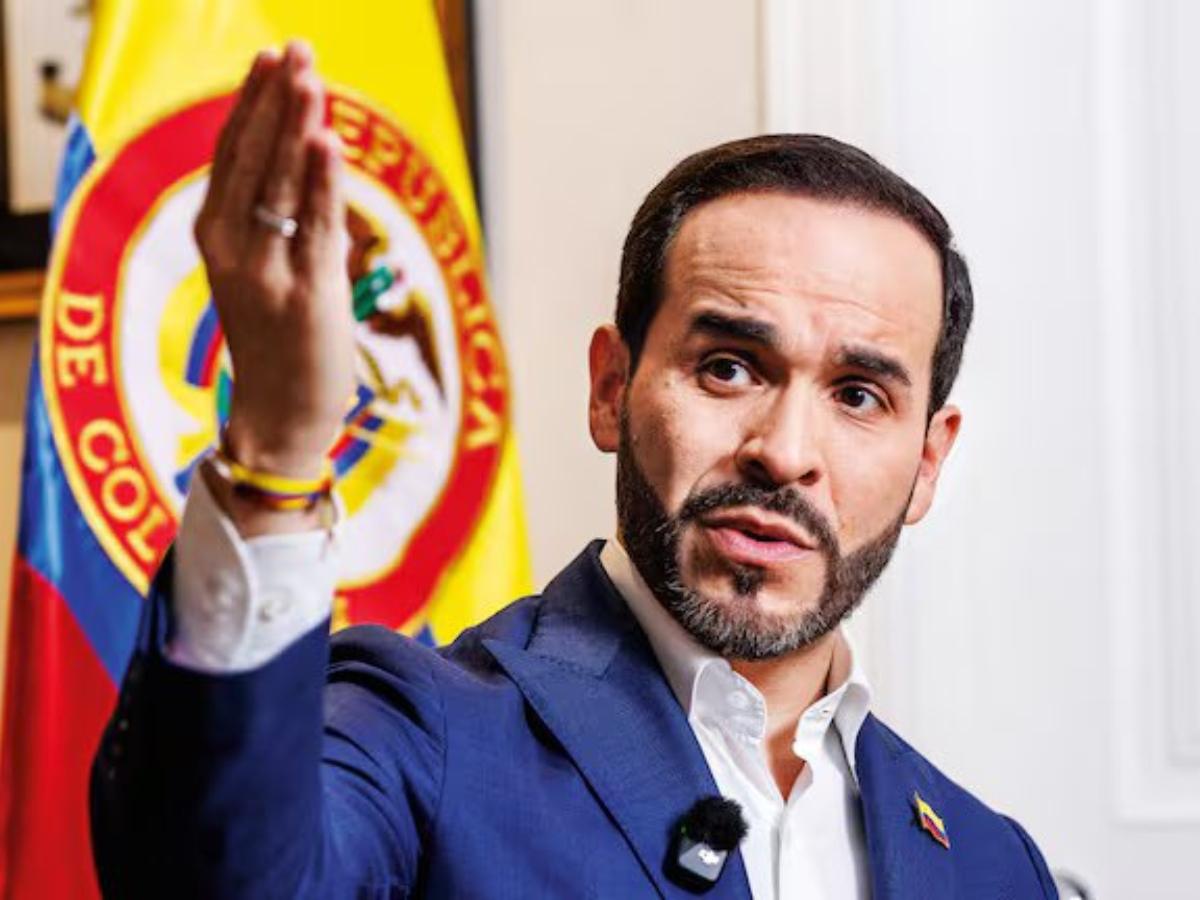 Autoriza De la Espriella ingreso policial a universidades colombianas