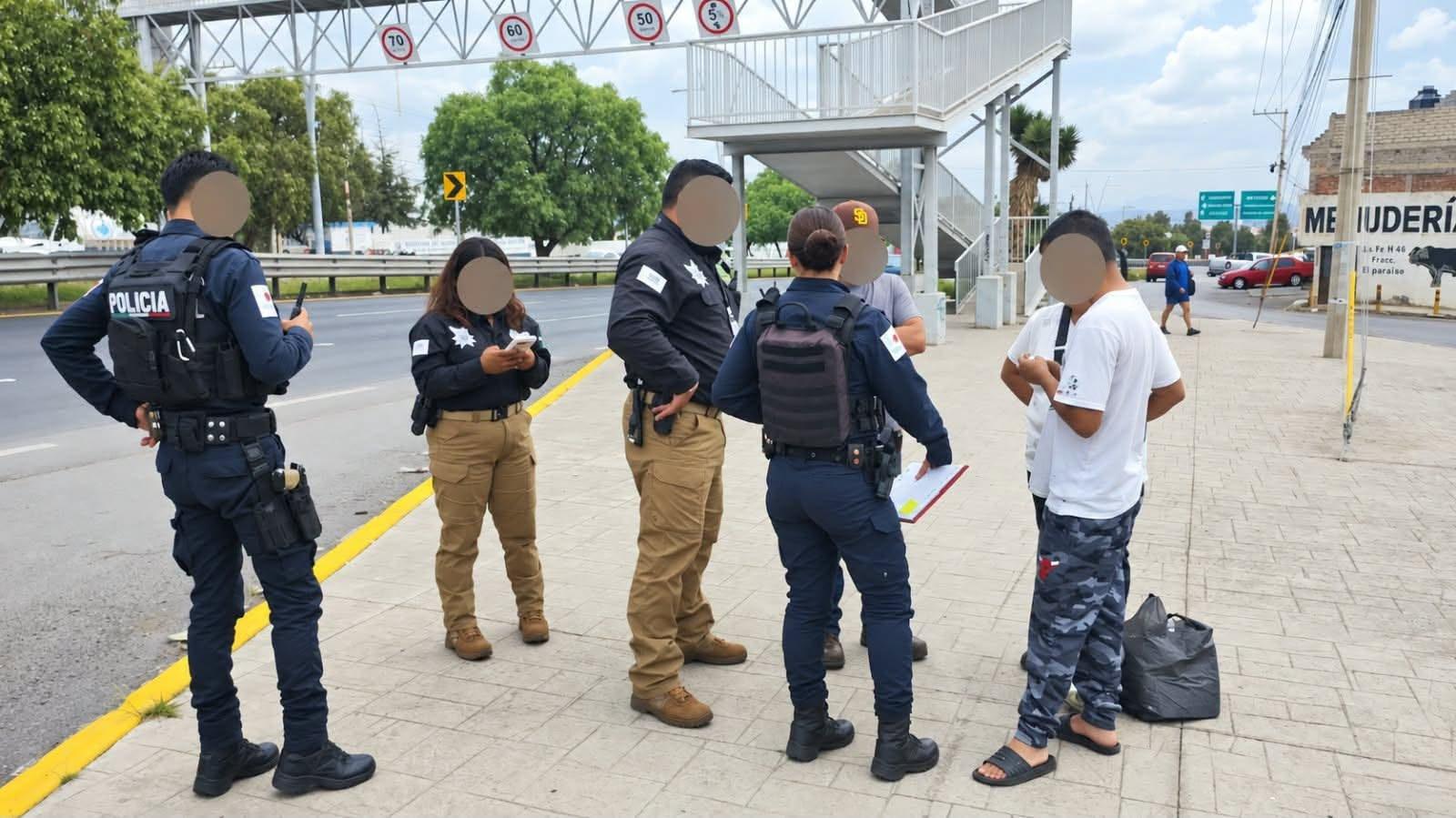 Evitan autoridades que joven atente contra su vida