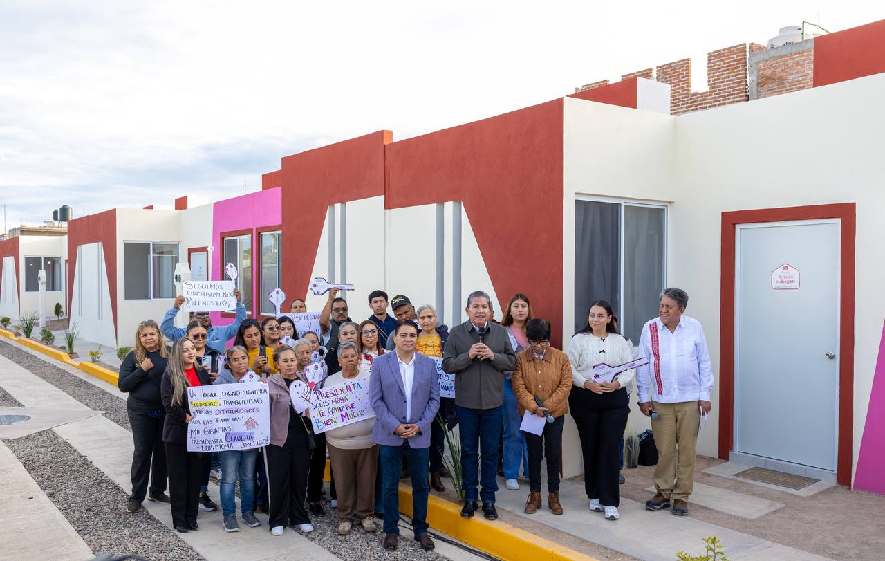 Entregan en Luis Moya 18 casas del programa federal de vivienda