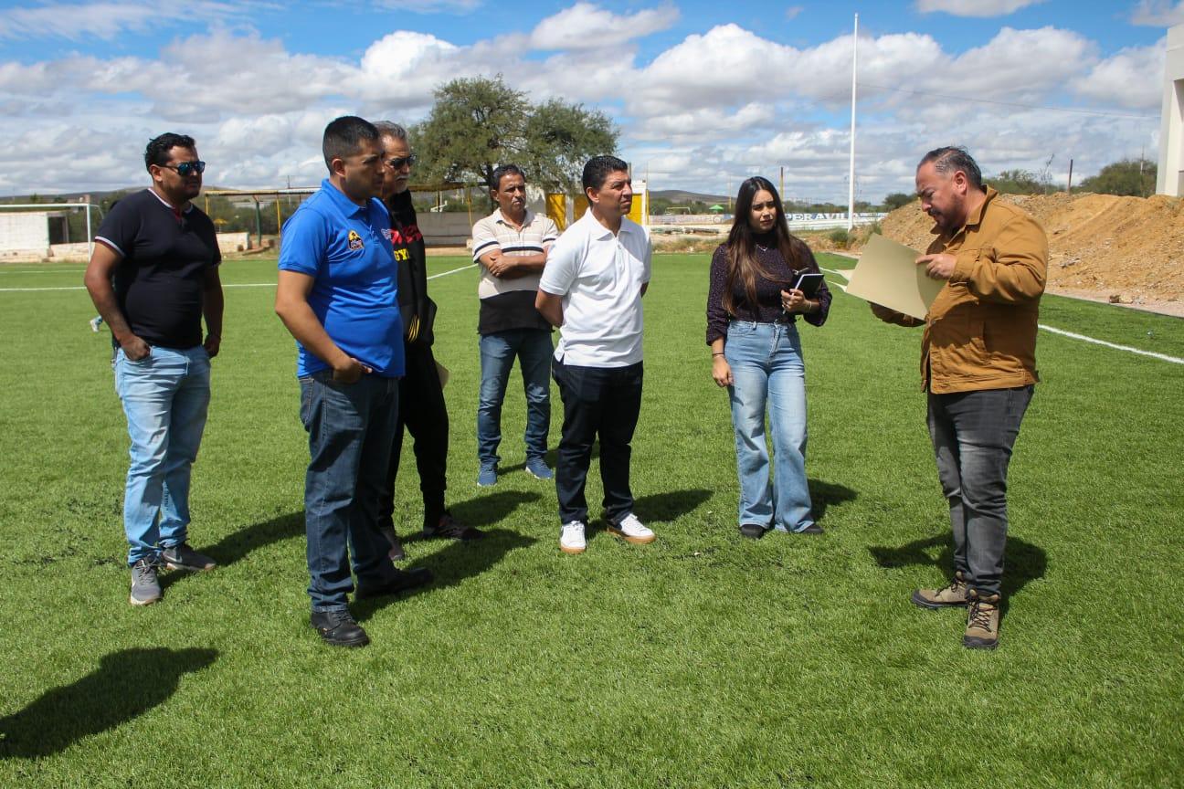Entregan cancha de futbol 11 en Plateros