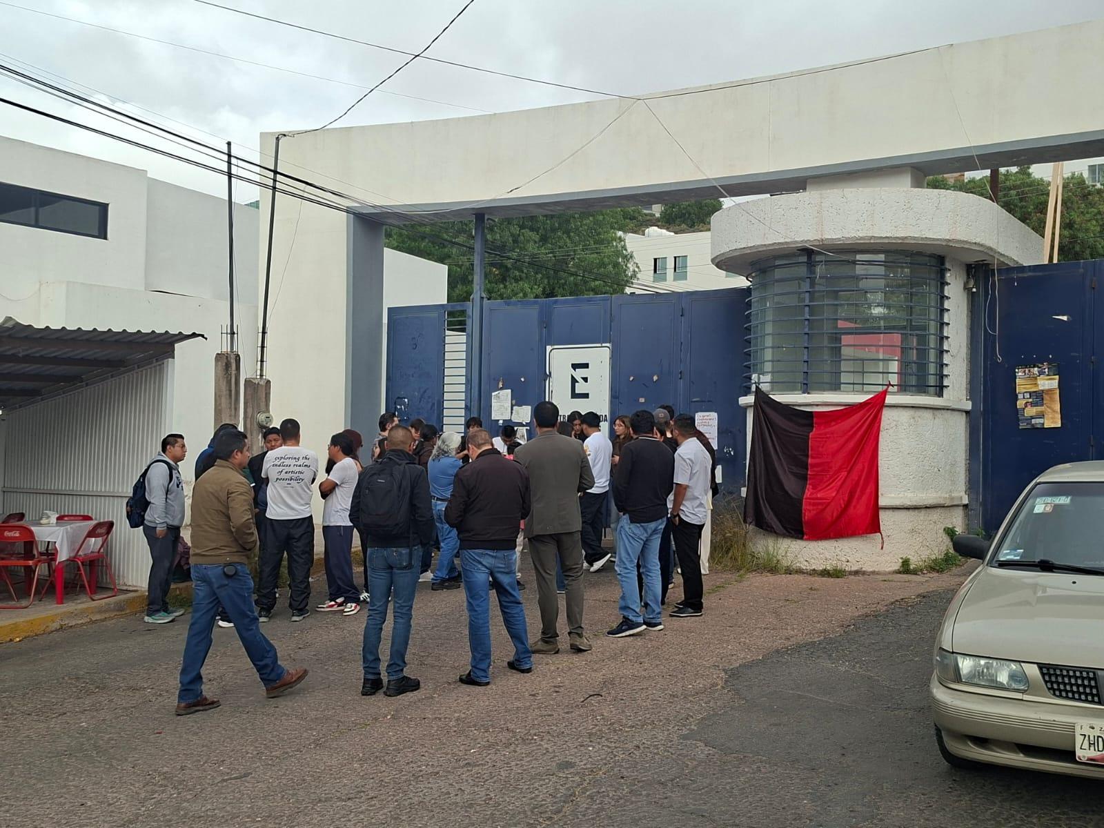 Toman estudiantes Campus II de la UAZ; piden intervención del rector para solucionar conflicto