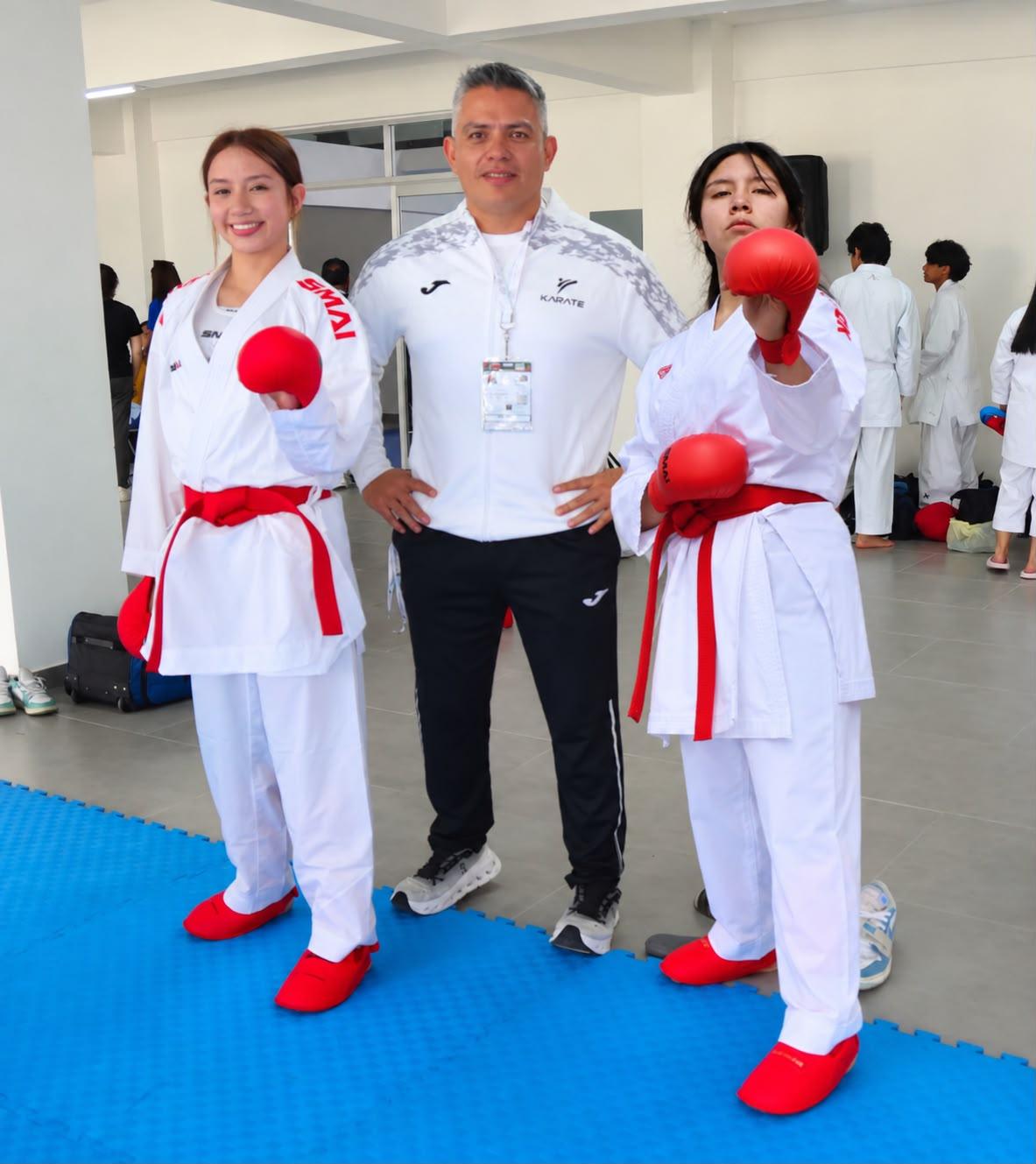 Van zacatecanas por el mundial de Karate