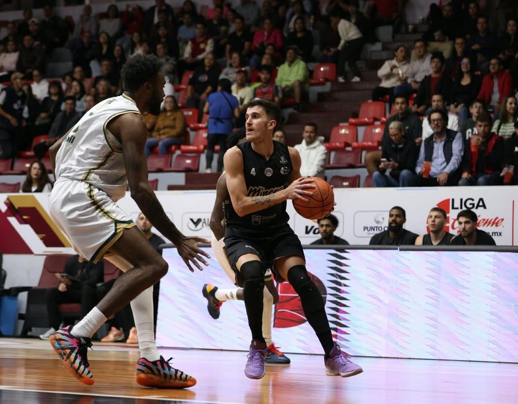 Mineros de Zacatecas se impone 90-78 a Abejas de León en el arranque de la serie